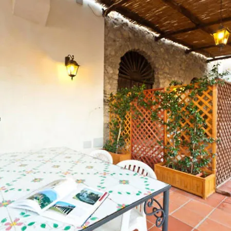 Sleeps 4 Pool Air Con Wifi *